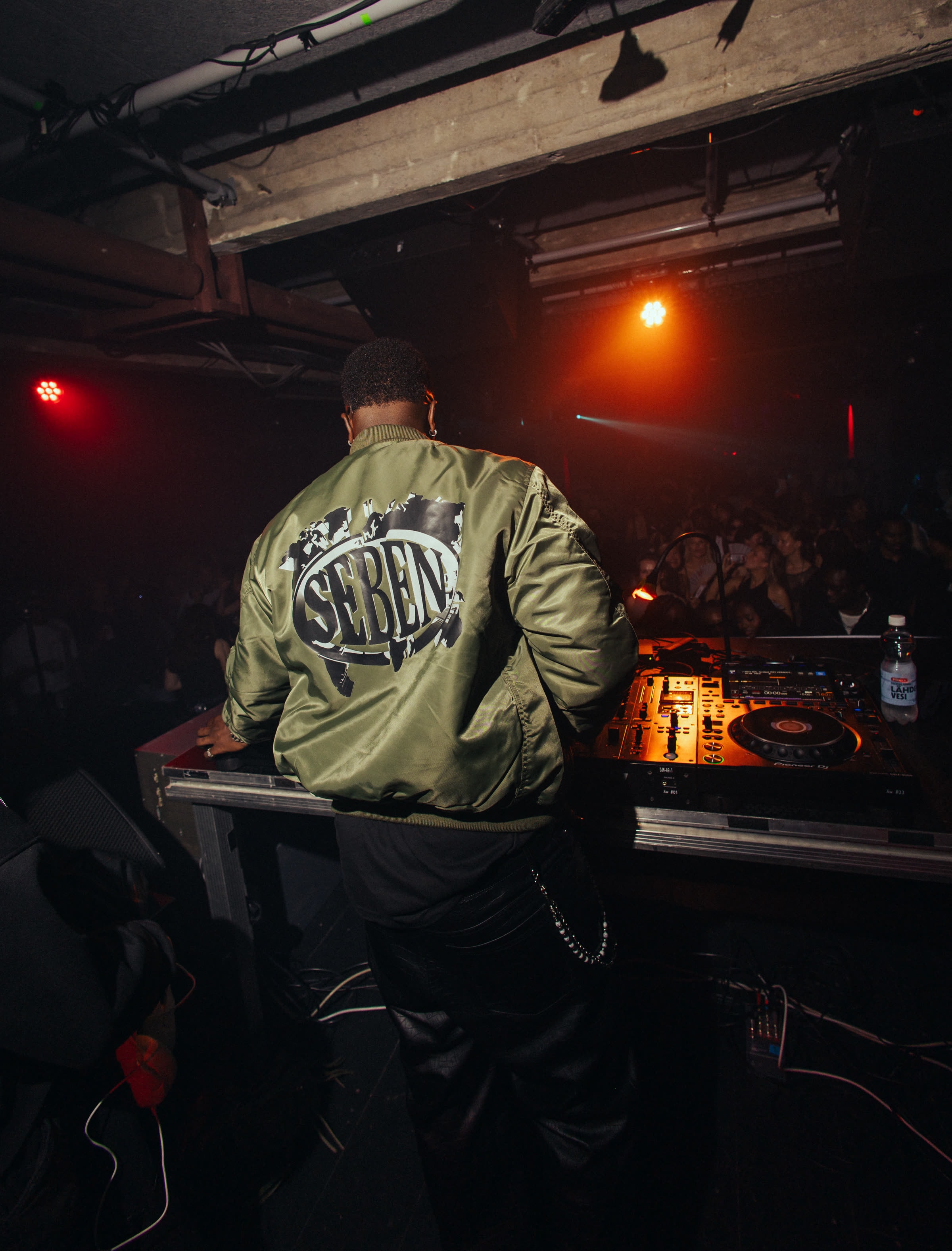 DJ SEBEN performing to a full room
